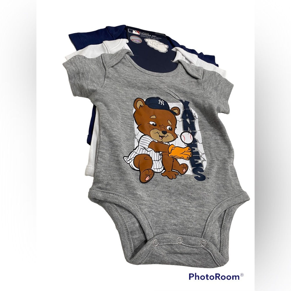 baby New York Yankees Navy/White/Heathered Gray 3-Pack Onesie-NWT 0-3 months